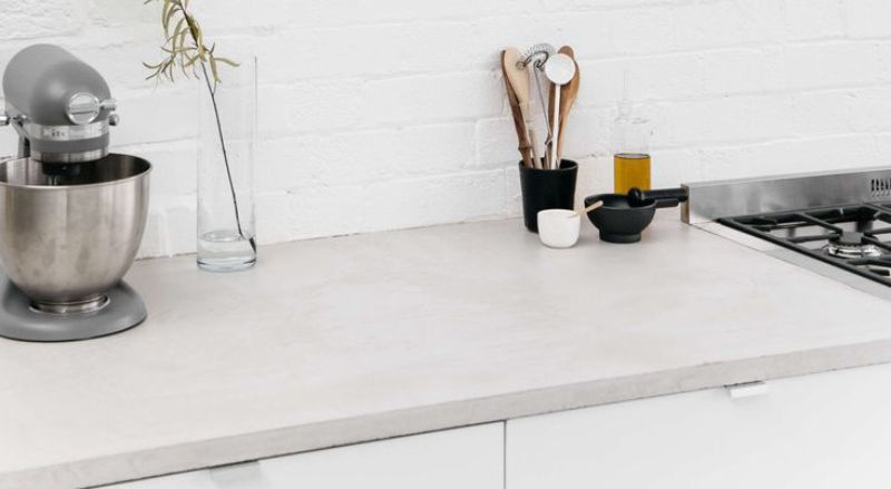 Comment peindre le plan de travail d'une cuisine ? | MesDépanneurs.fr